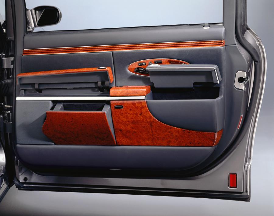Детали интерьера Maybach 62 (V240) 2002 года  (фото 72 из 248)
